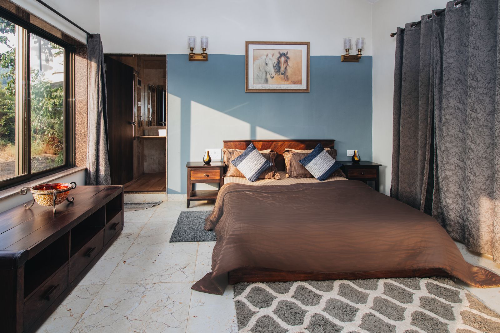 Deluxe Room Decor